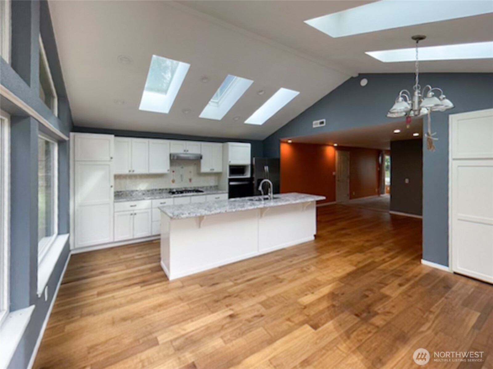 16674 Mountain View Road Property Photo 12