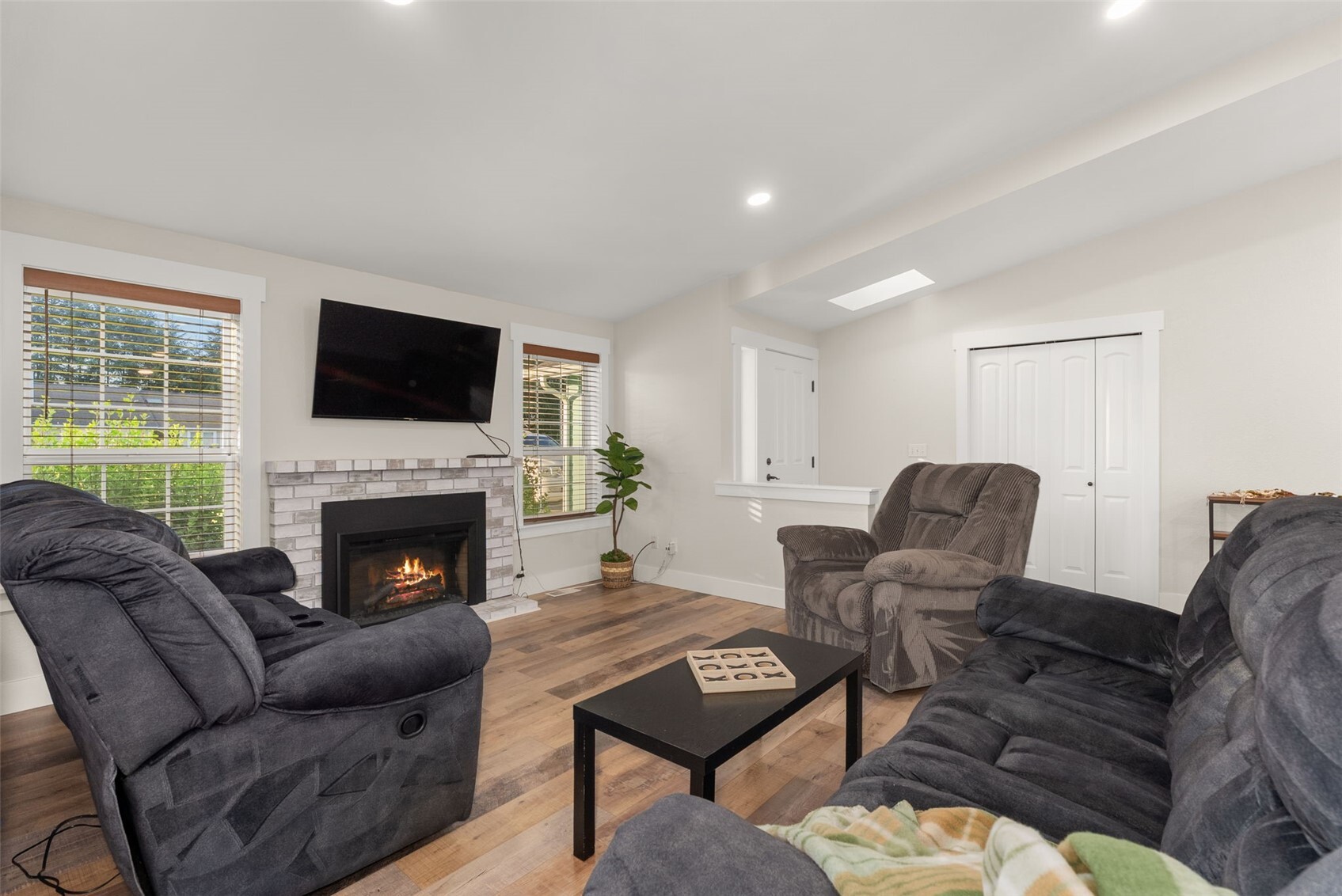 3727 Prairie Avenue Property Photo 8