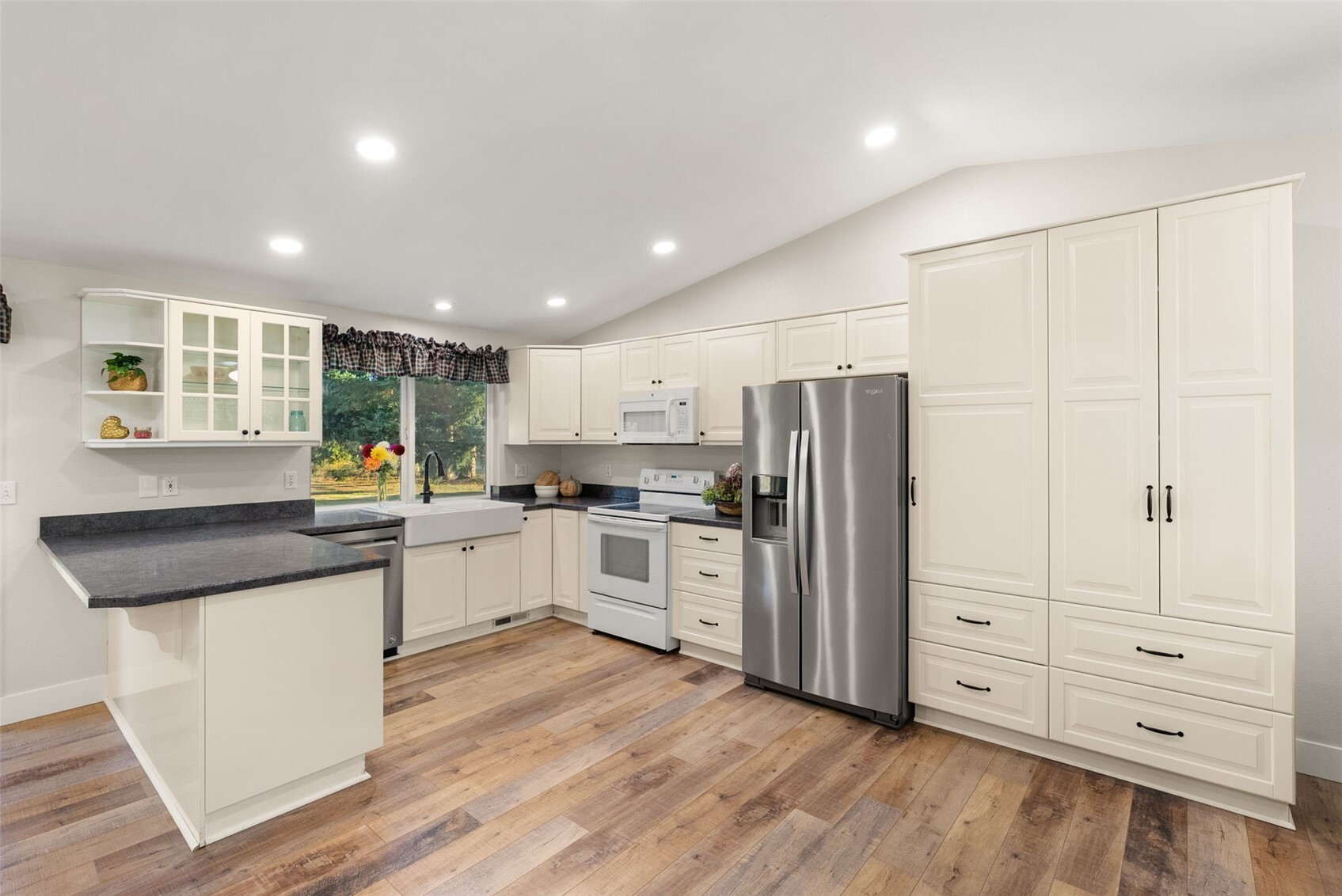 3727 Prairie Avenue Property Photo 10
