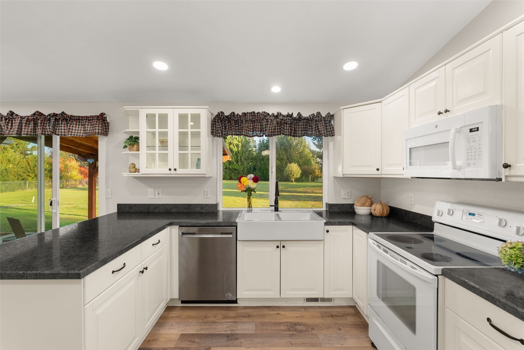 3727 Prairie Avenue Property Photo 11