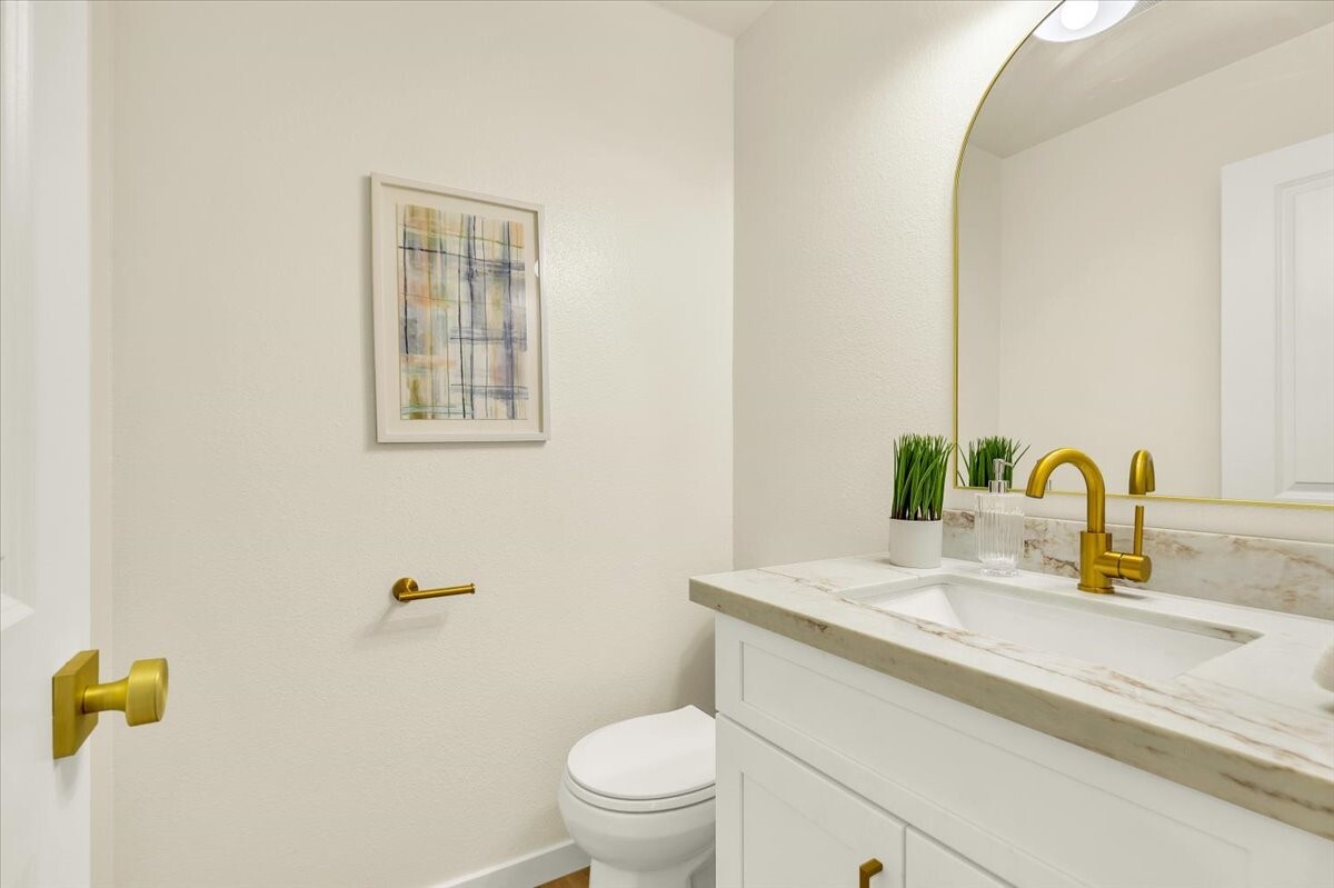 16020 Village Green Drive B Property Photo 22