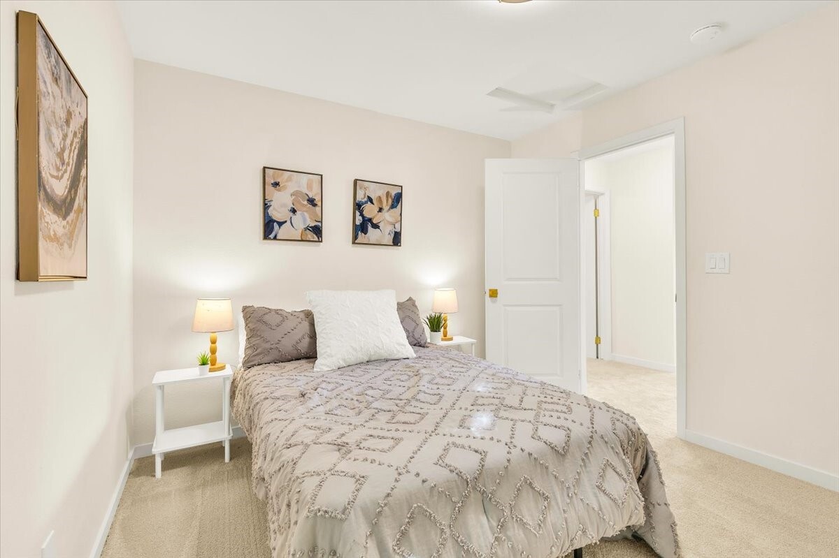 16020 Village Green Drive B Property Photo 25