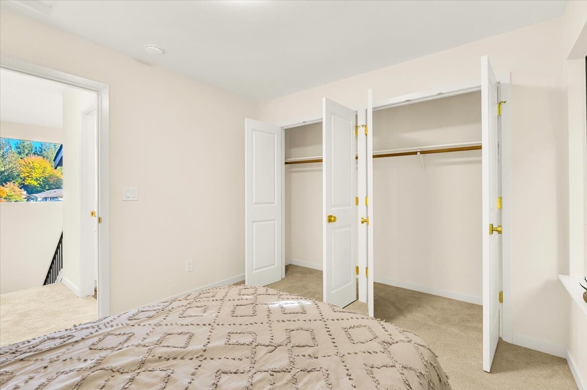 16020 Village Green Drive B Property Photo 26