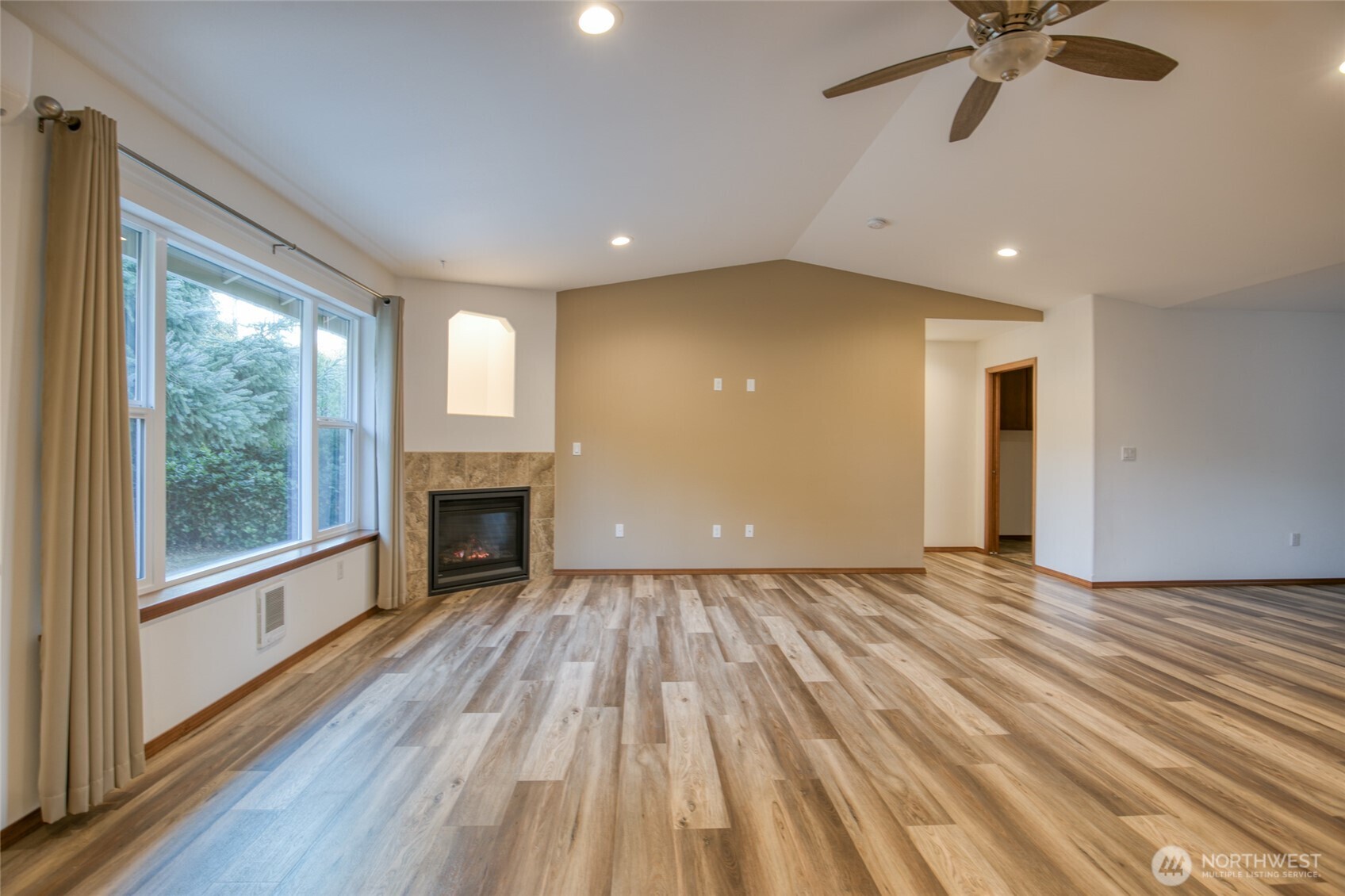 516 Canal Drive Property Photo 6