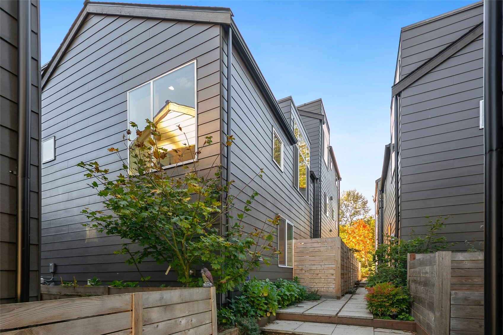 11822 31st Place B Property Photo 1