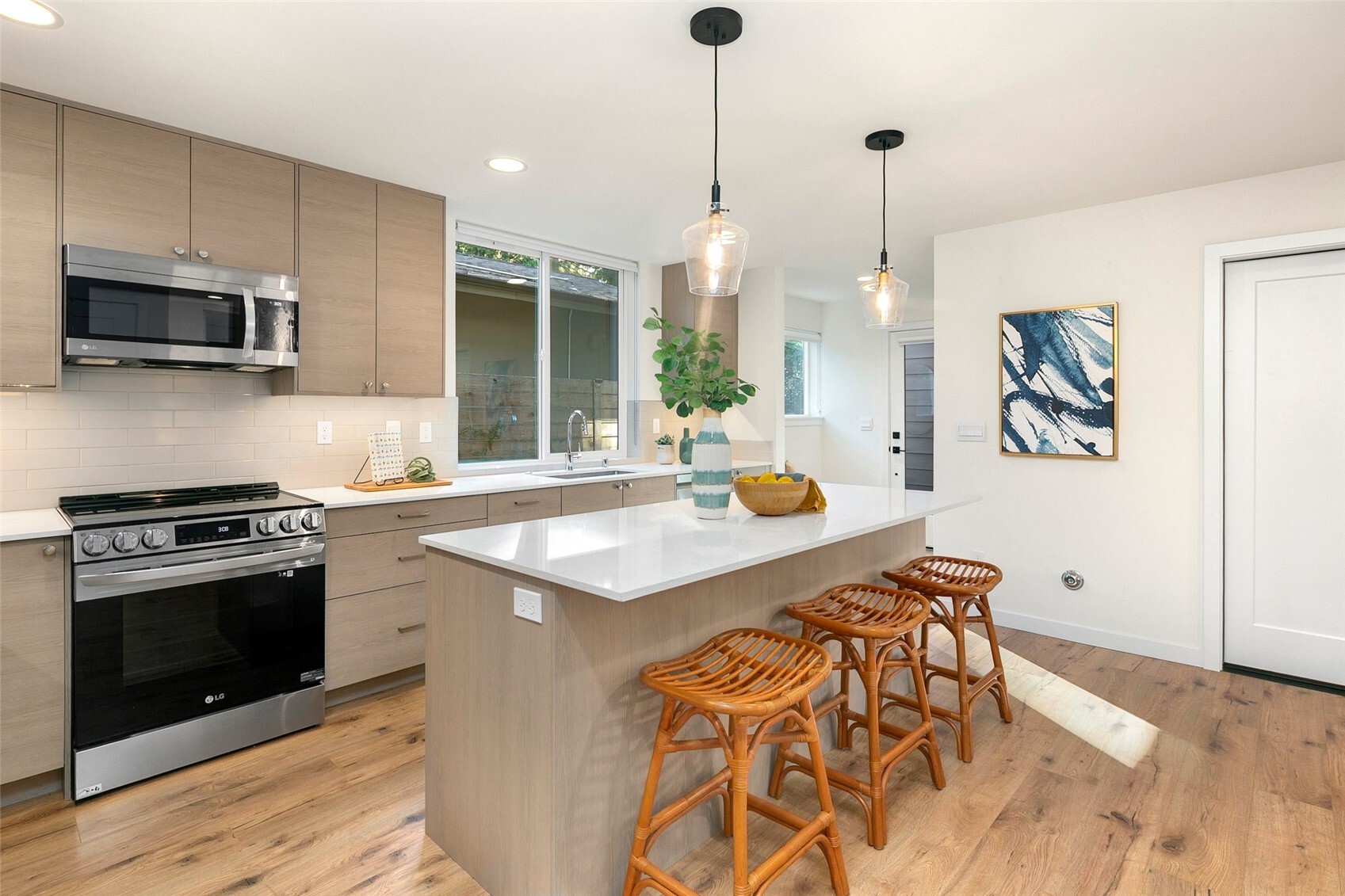 11822 31st Place B Property Photo 6