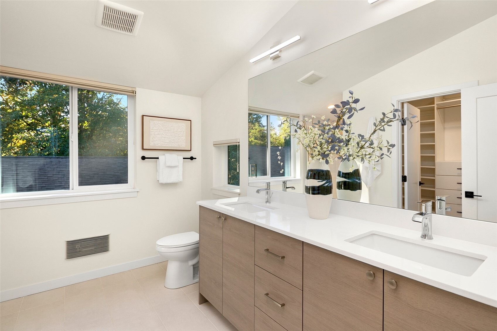 11822 31st Place B Property Photo 14
