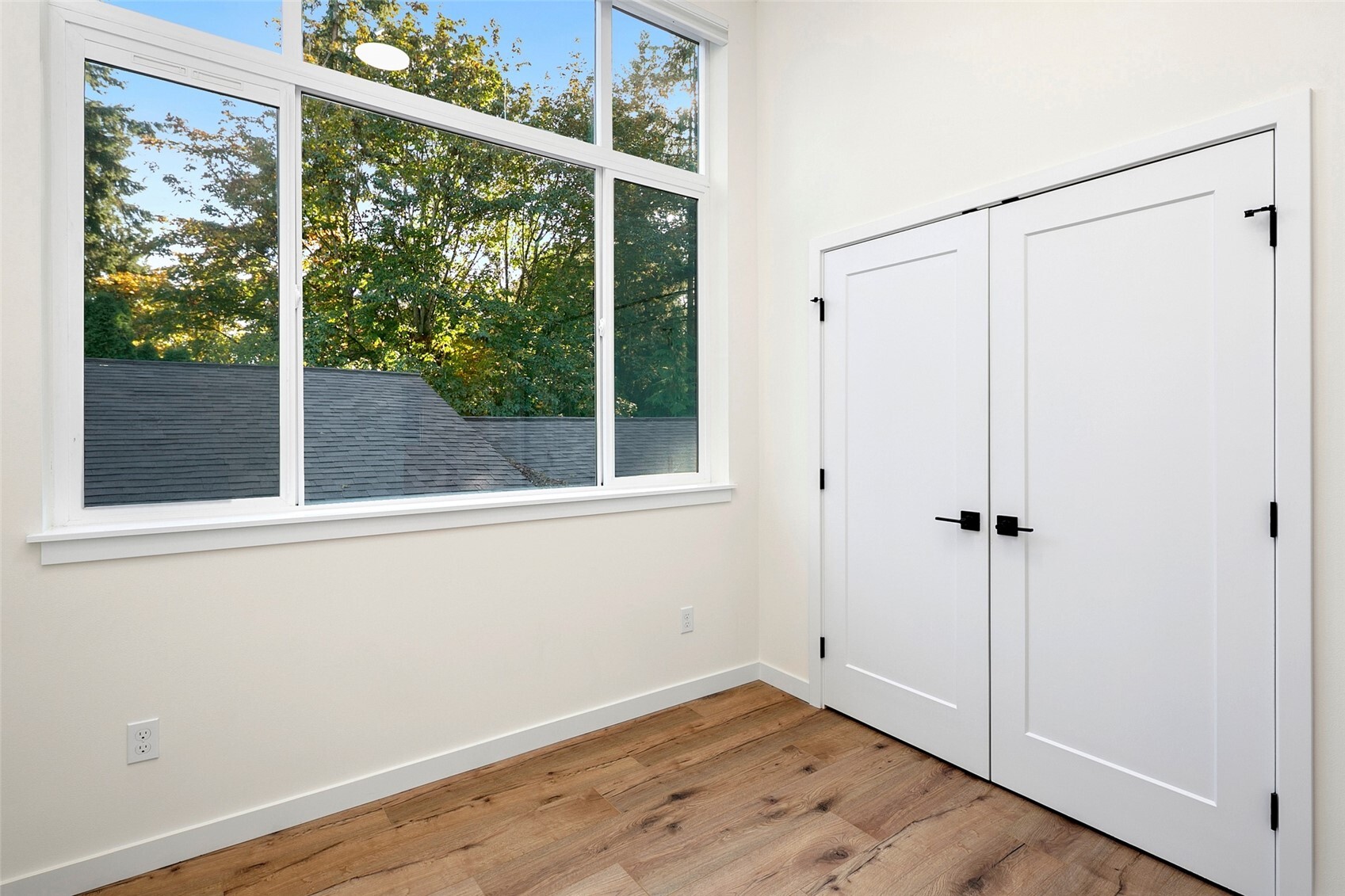 11822 31st Place B Property Photo 18