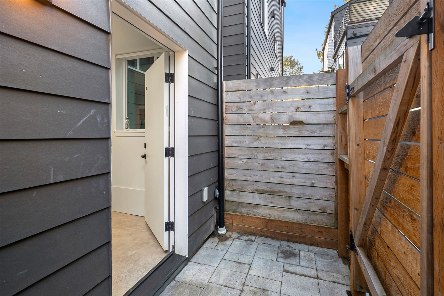 11822 31st Place B Property Photo 22
