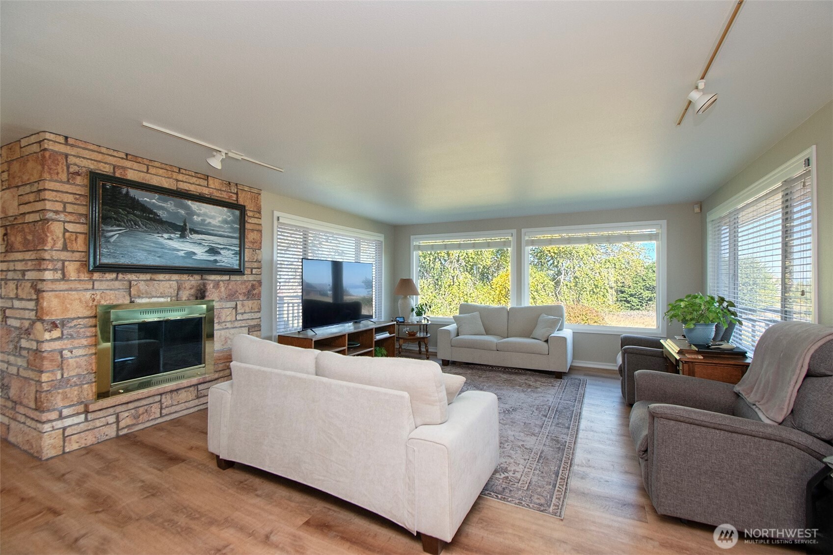 1434 Marine Drive Property Photo 8