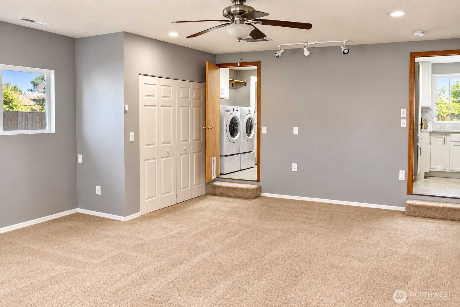 9405 Prospect Street Property Photo 20
