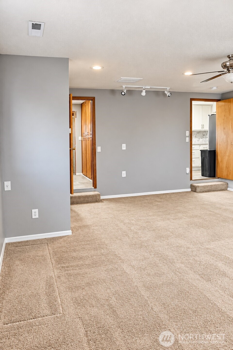 9405 Prospect Street Property Photo 22