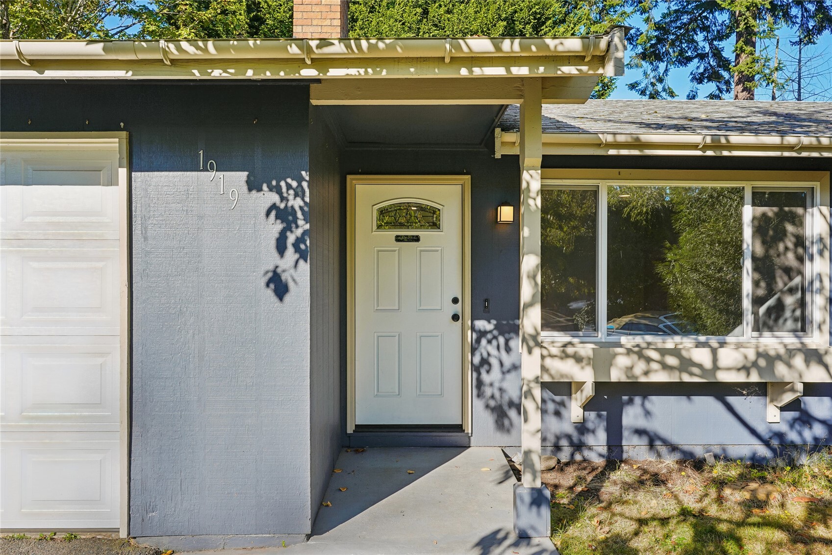 1919 67th Place Property Photo 3