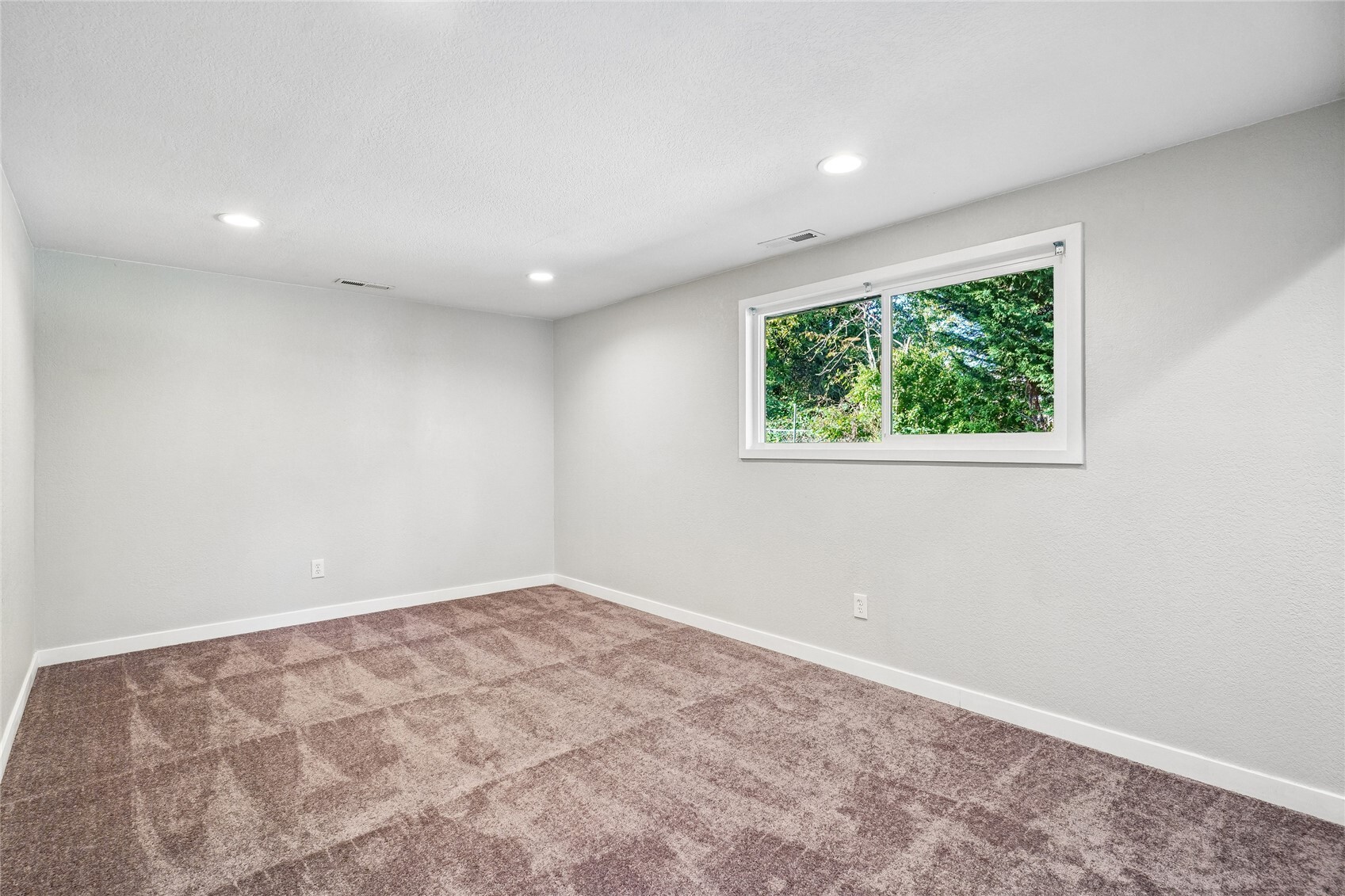 1919 67th Place Property Photo 15