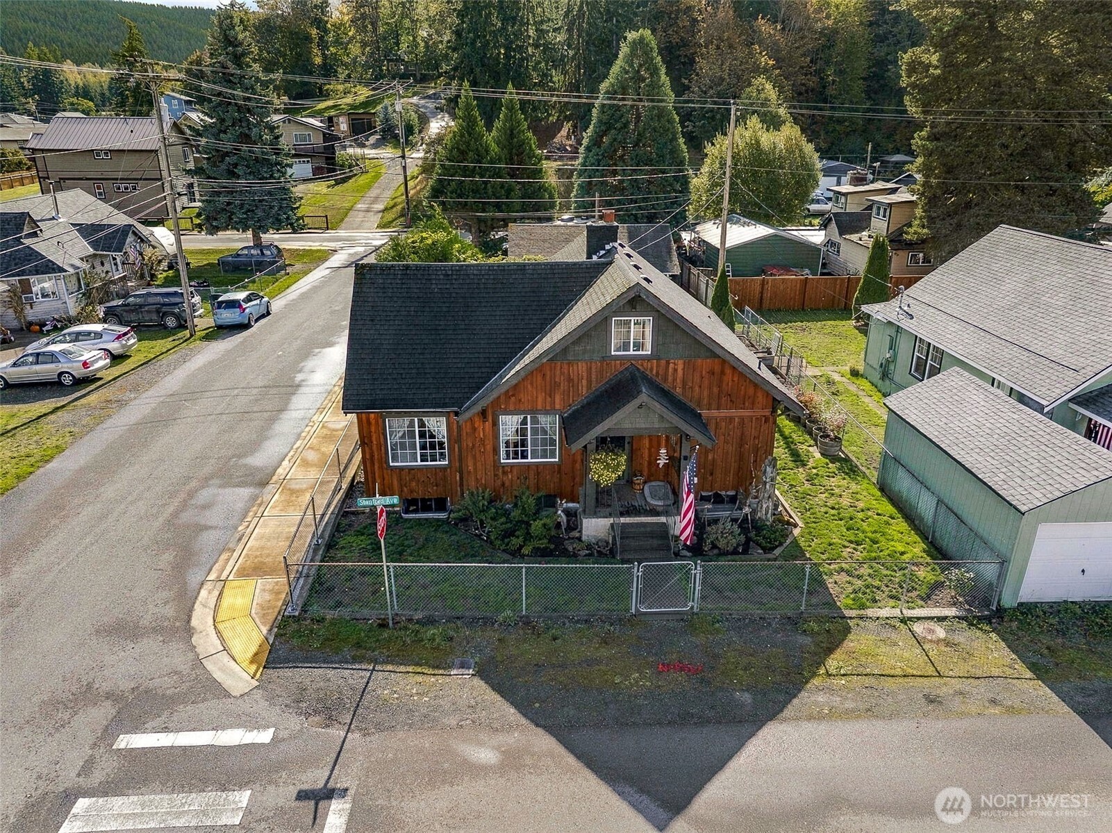 300 Standford Avenue Property Photo 2