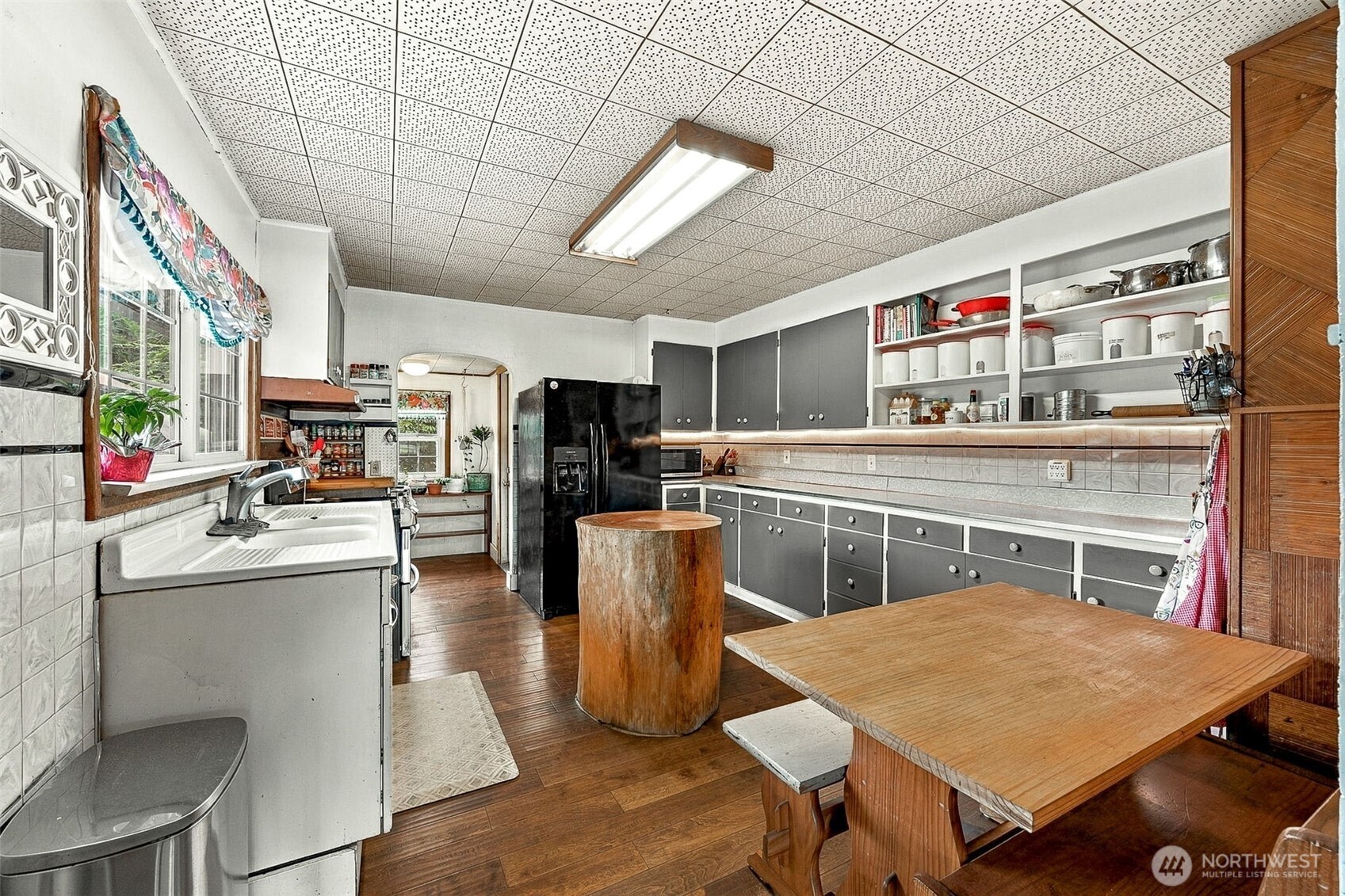 300 Standford Avenue Property Photo 7