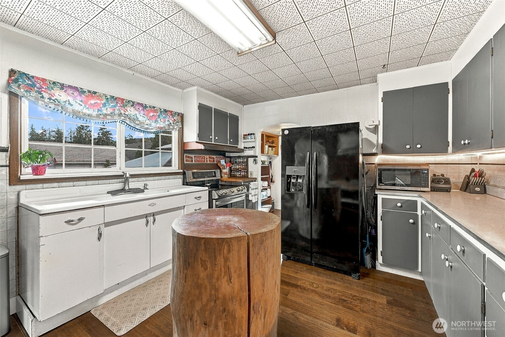 300 Standford Avenue Property Photo 8