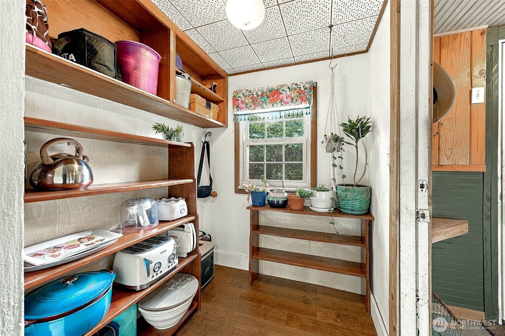 300 Standford Avenue Property Photo 10