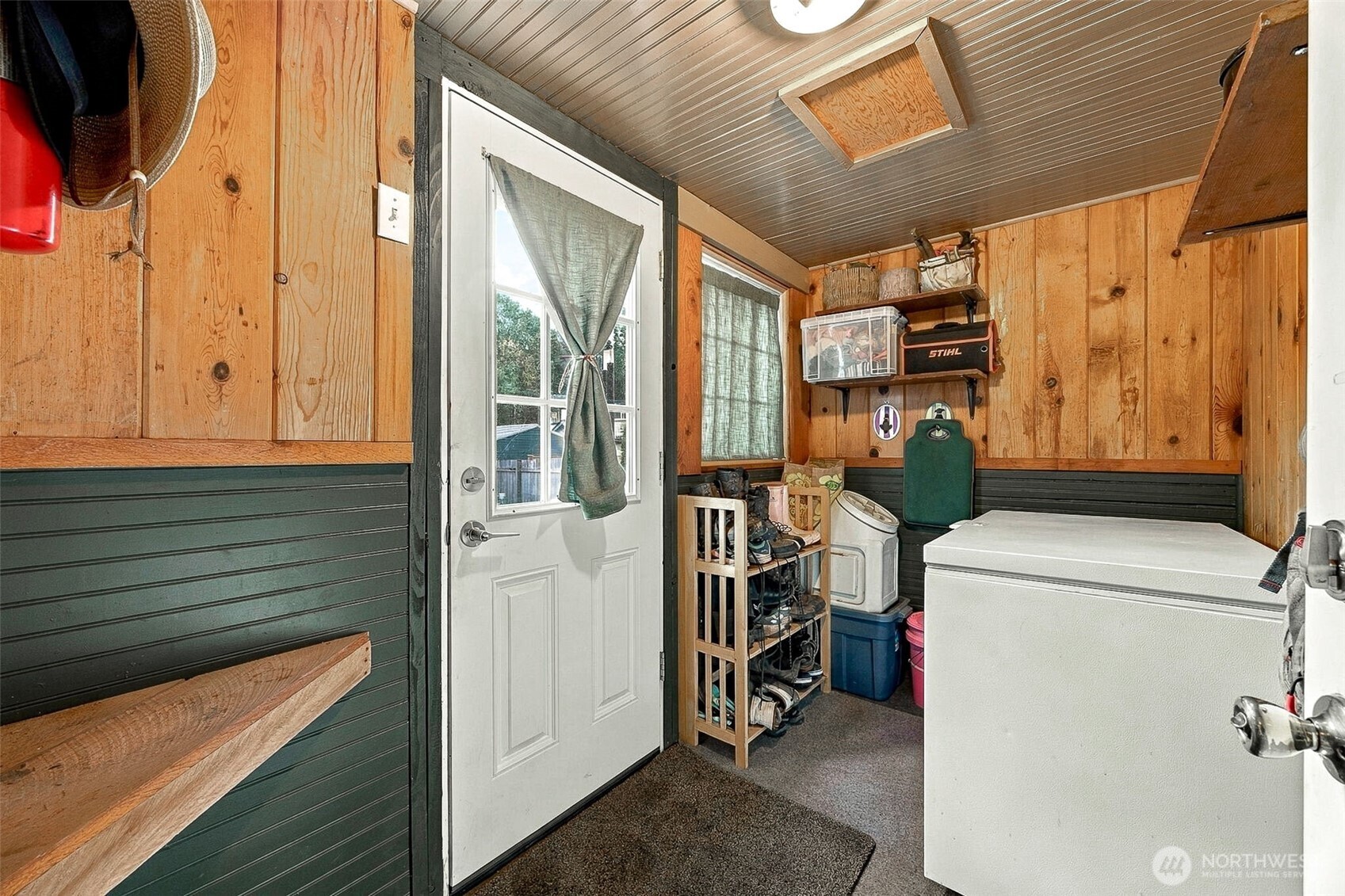 300 Standford Avenue Property Photo 11