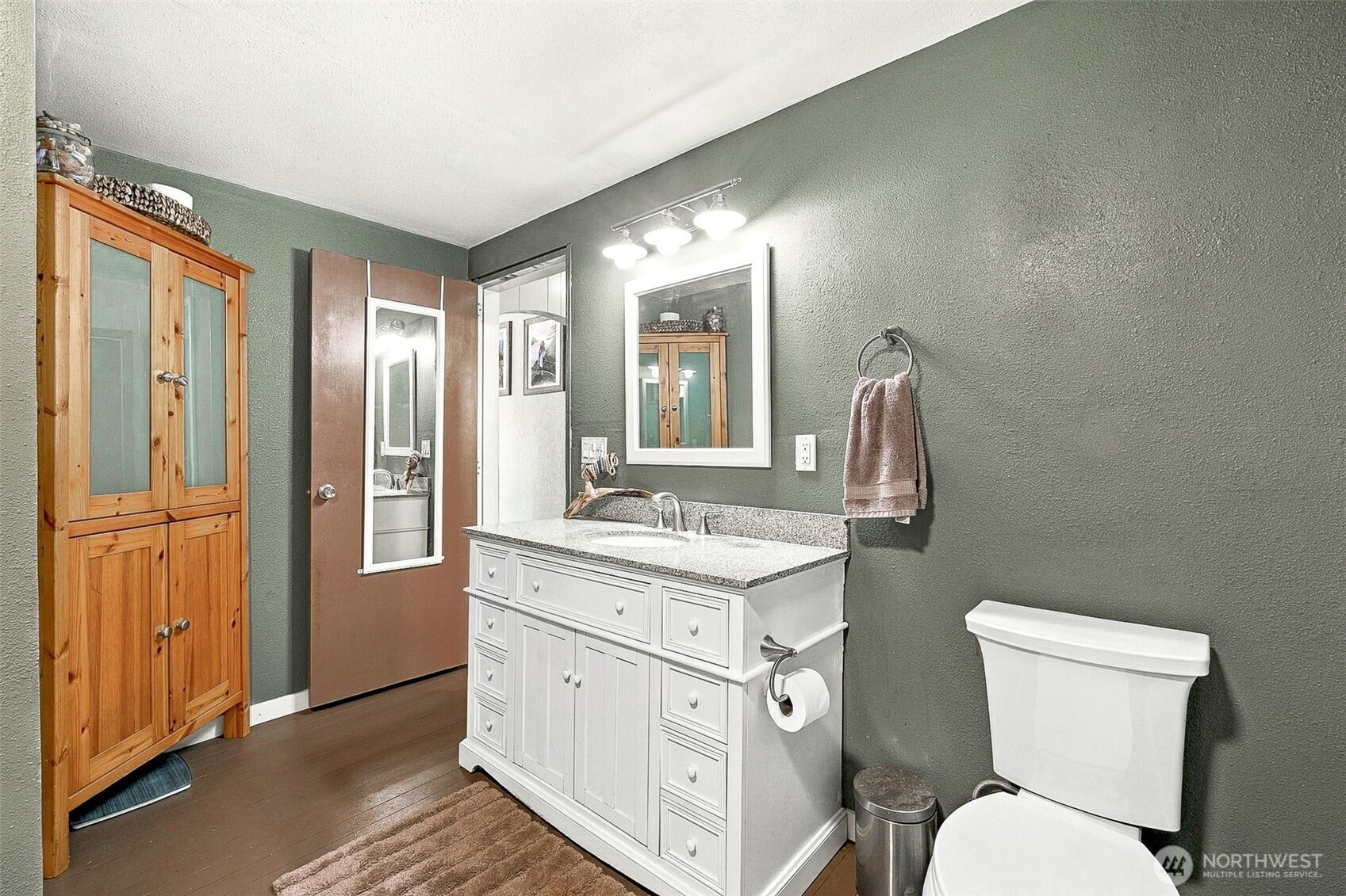 300 Standford Avenue Property Photo 12
