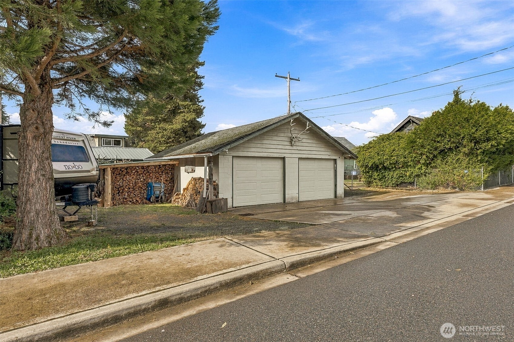 300 Standford Avenue Property Photo 31
