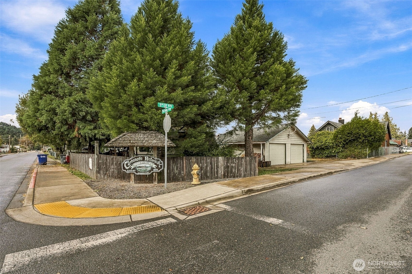 300 Standford Avenue Property Photo 34