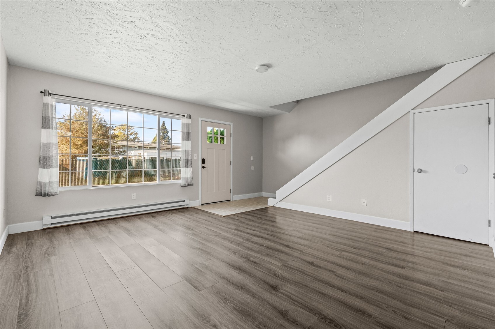 3333 Redwood Avenue Property Photo 2
