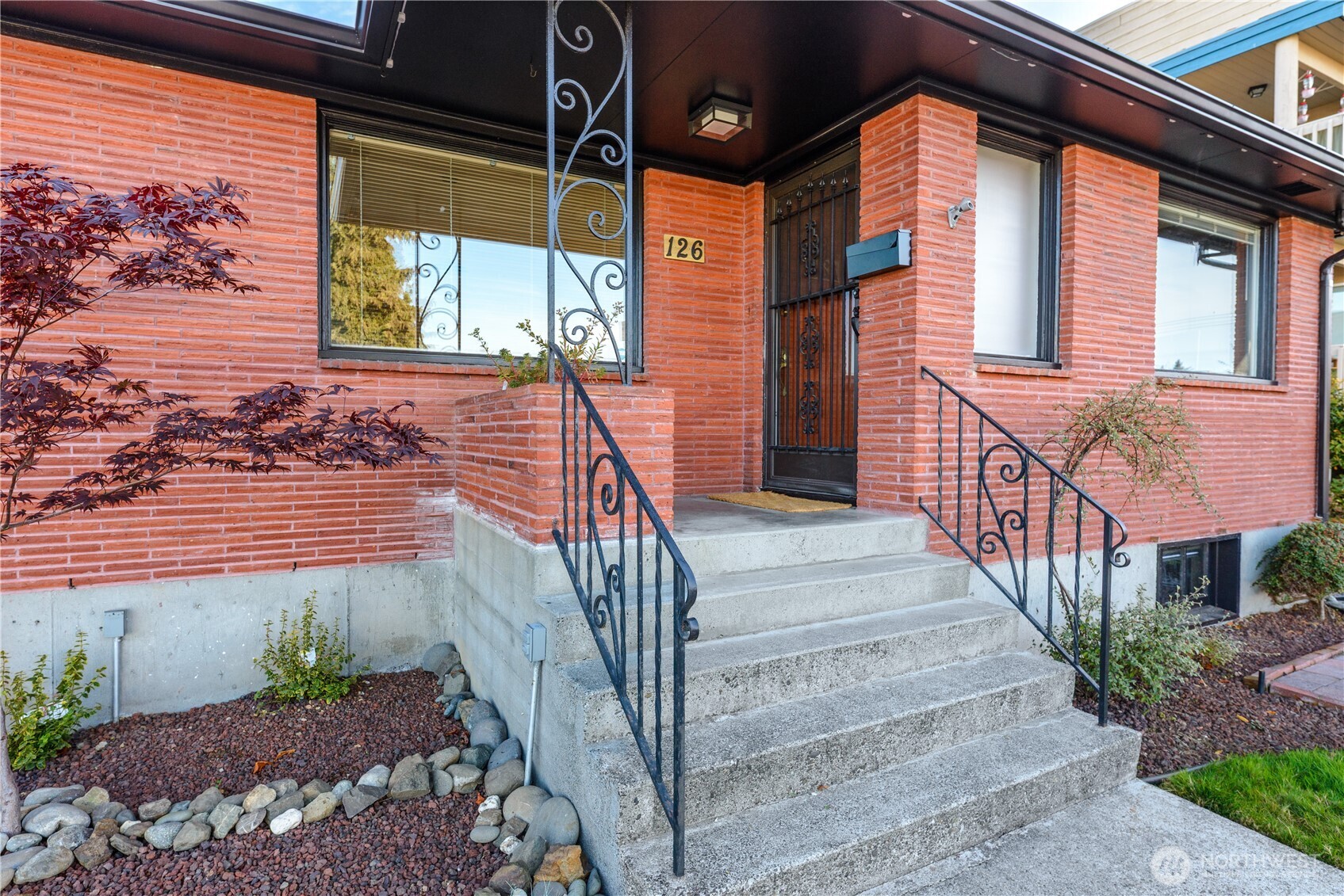 126 W 6th Street Property Photo 40