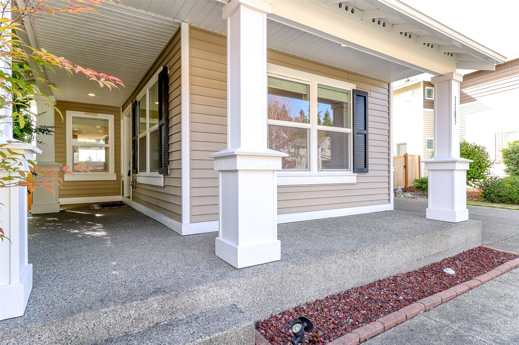 1183 Swan Loop Property Photo 2