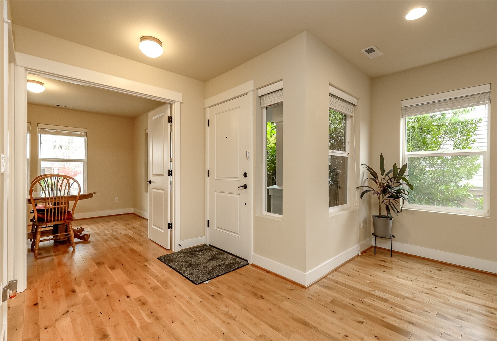 1183 Swan Loop Property Photo 5