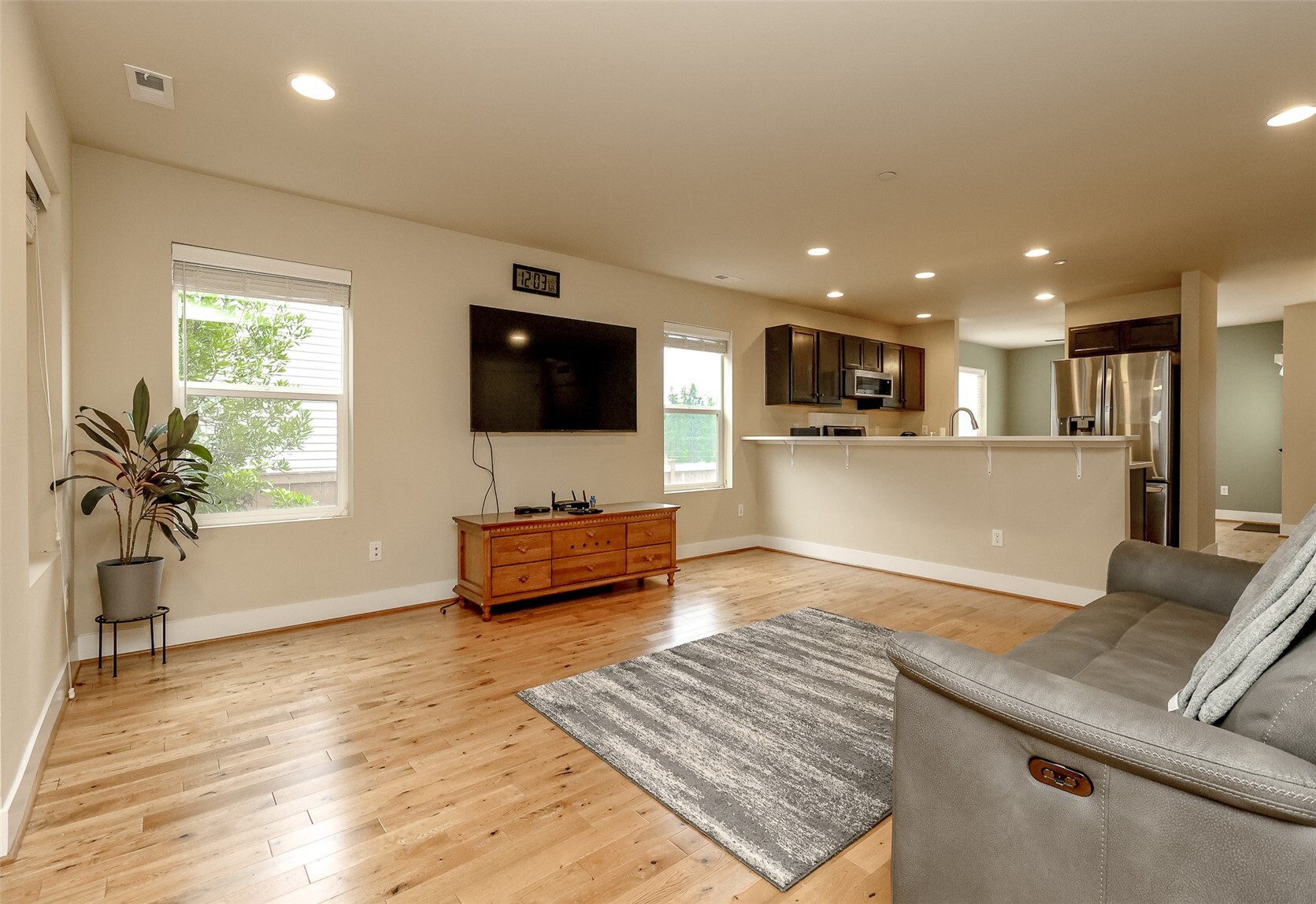 1183 Swan Loop Property Photo 6