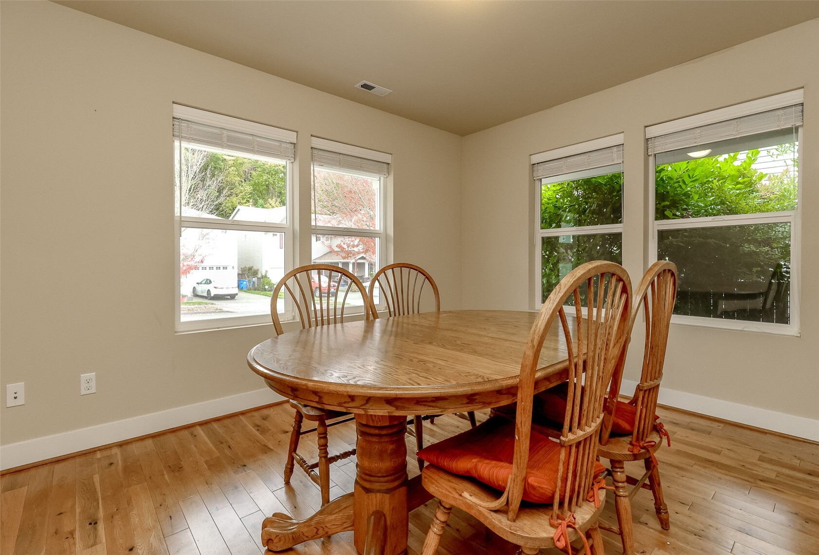 1183 Swan Loop Property Photo 7
