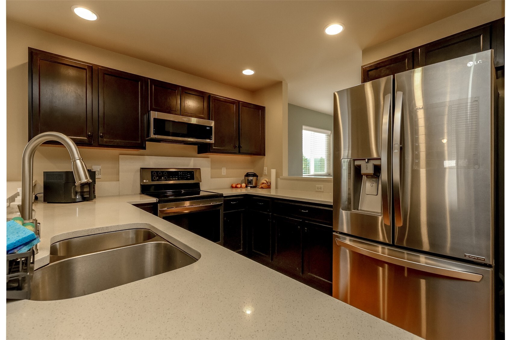 1183 Swan Loop Property Photo 9