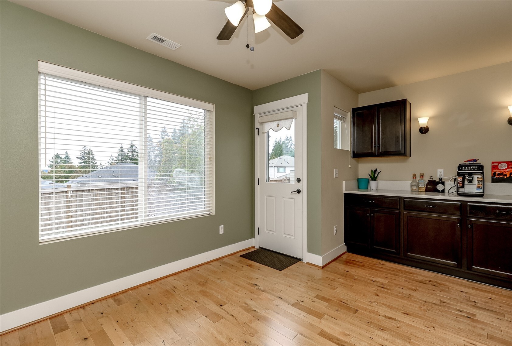 1183 Swan Loop Property Photo 13