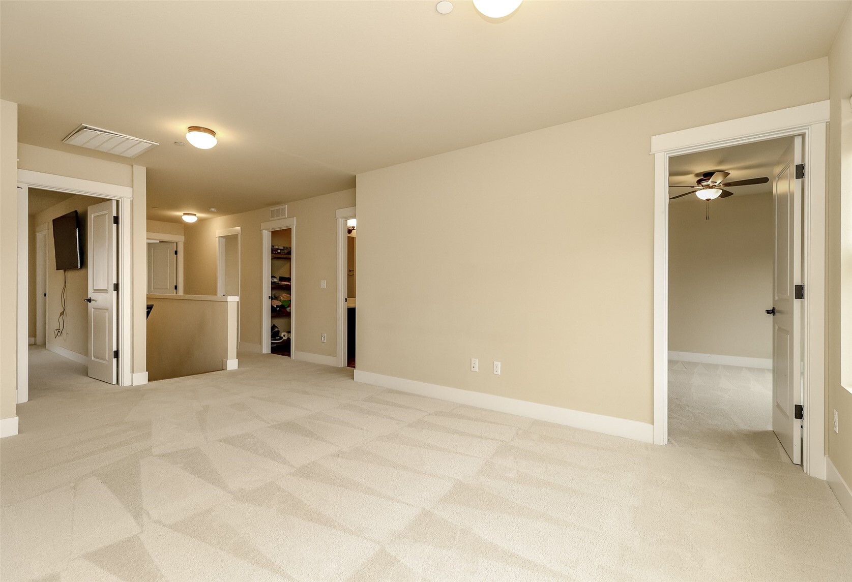 1183 Swan Loop Property Photo 18