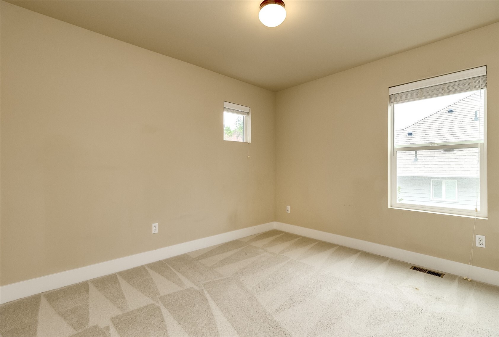 1183 Swan Loop Property Photo 22