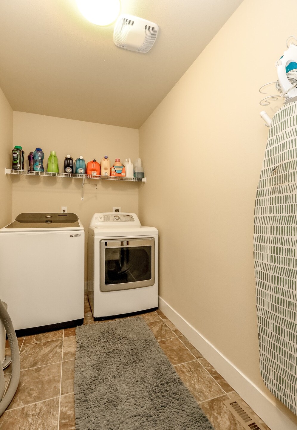 1183 Swan Loop Property Photo 23