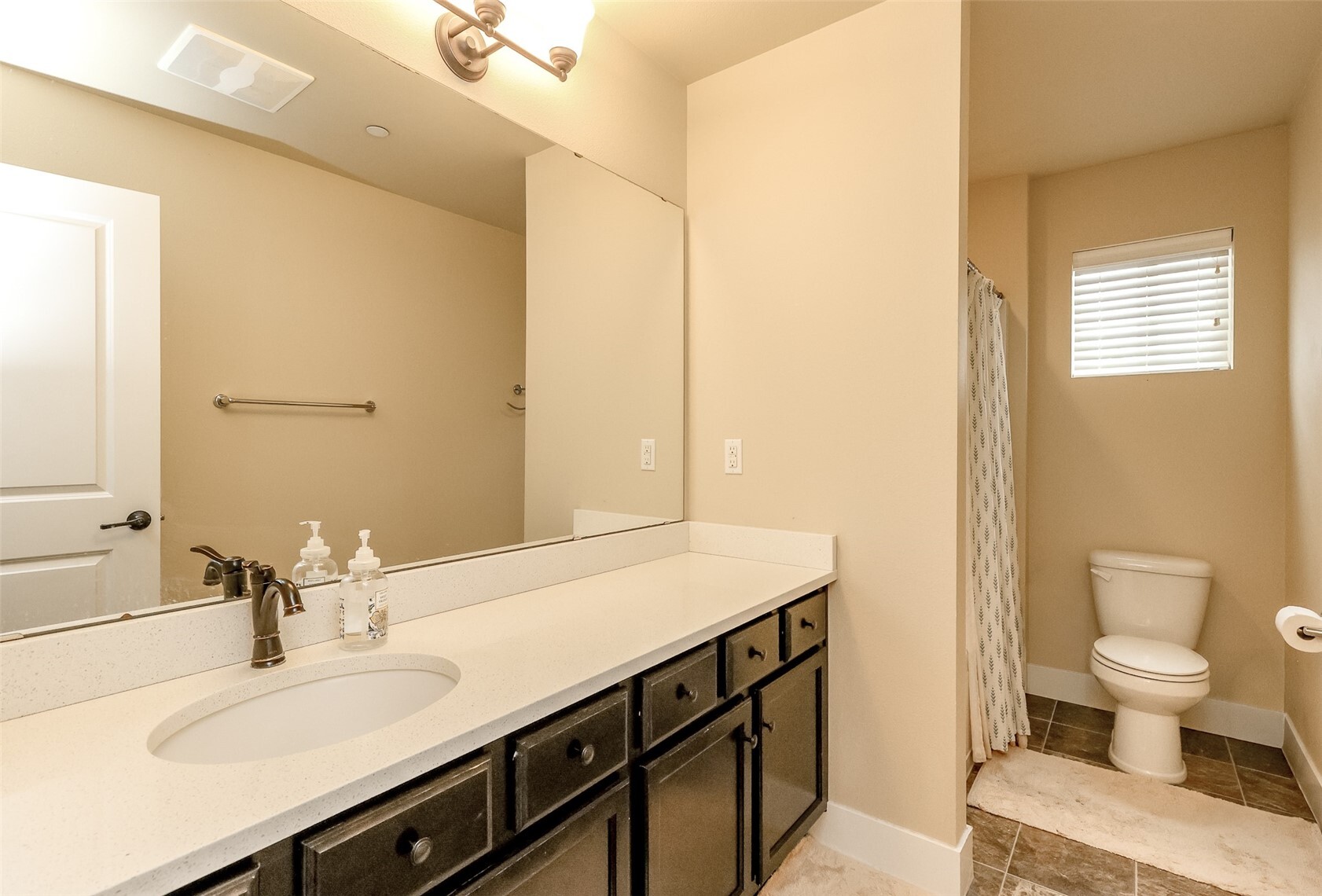 1183 Swan Loop Property Photo 24