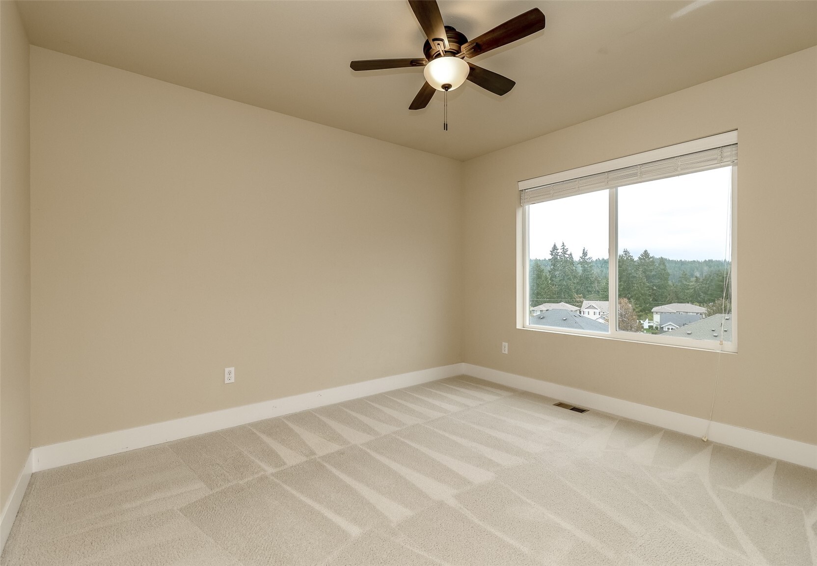 1183 Swan Loop Property Photo 25