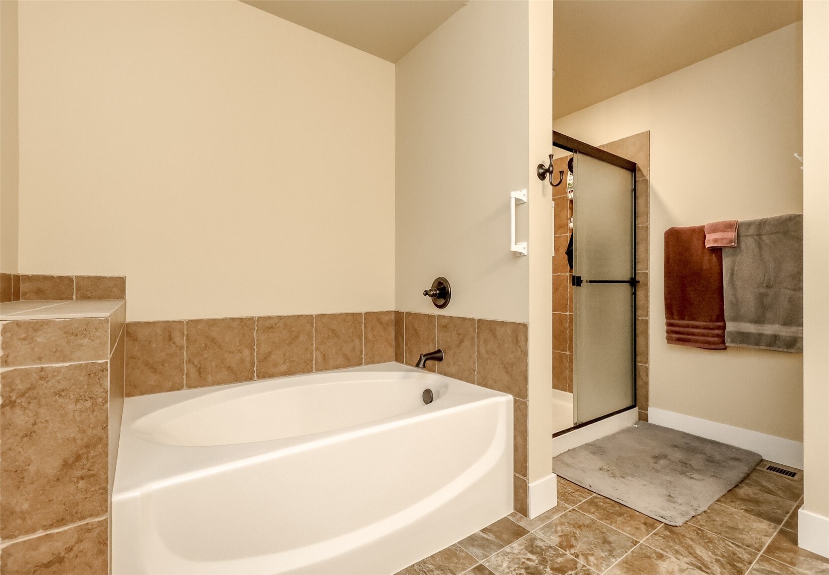 1183 Swan Loop Property Photo 32
