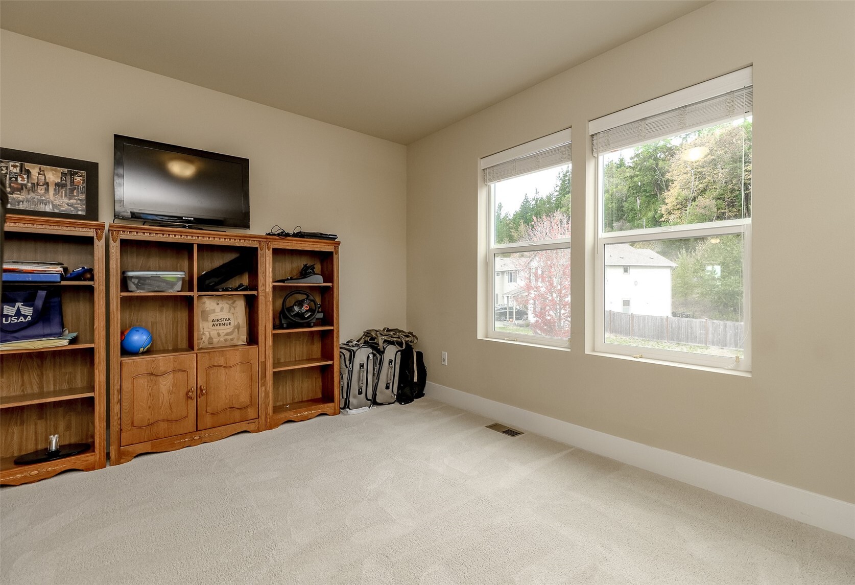 1183 Swan Loop Property Photo 36