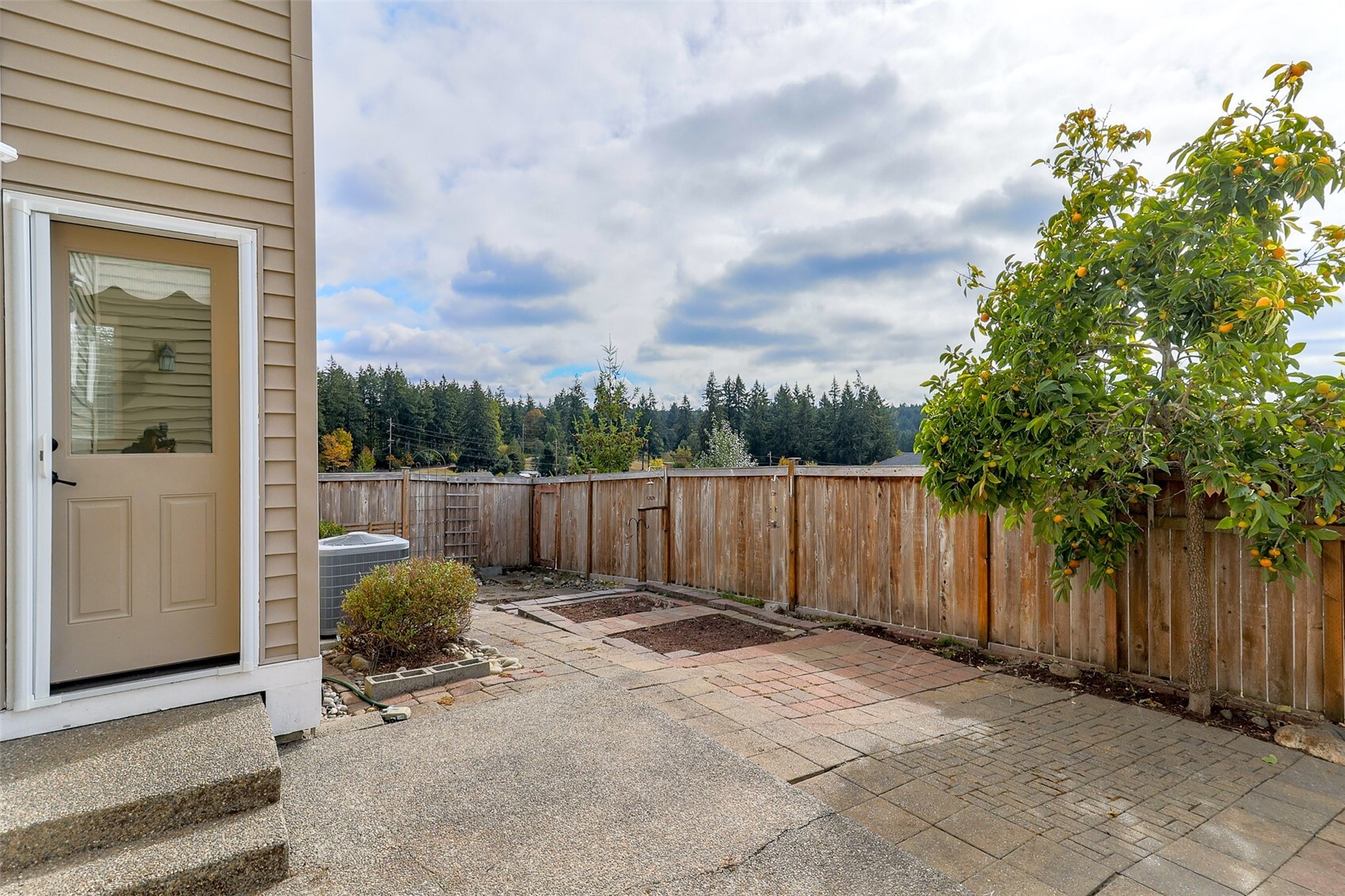 1183 Swan Loop Property Photo 37