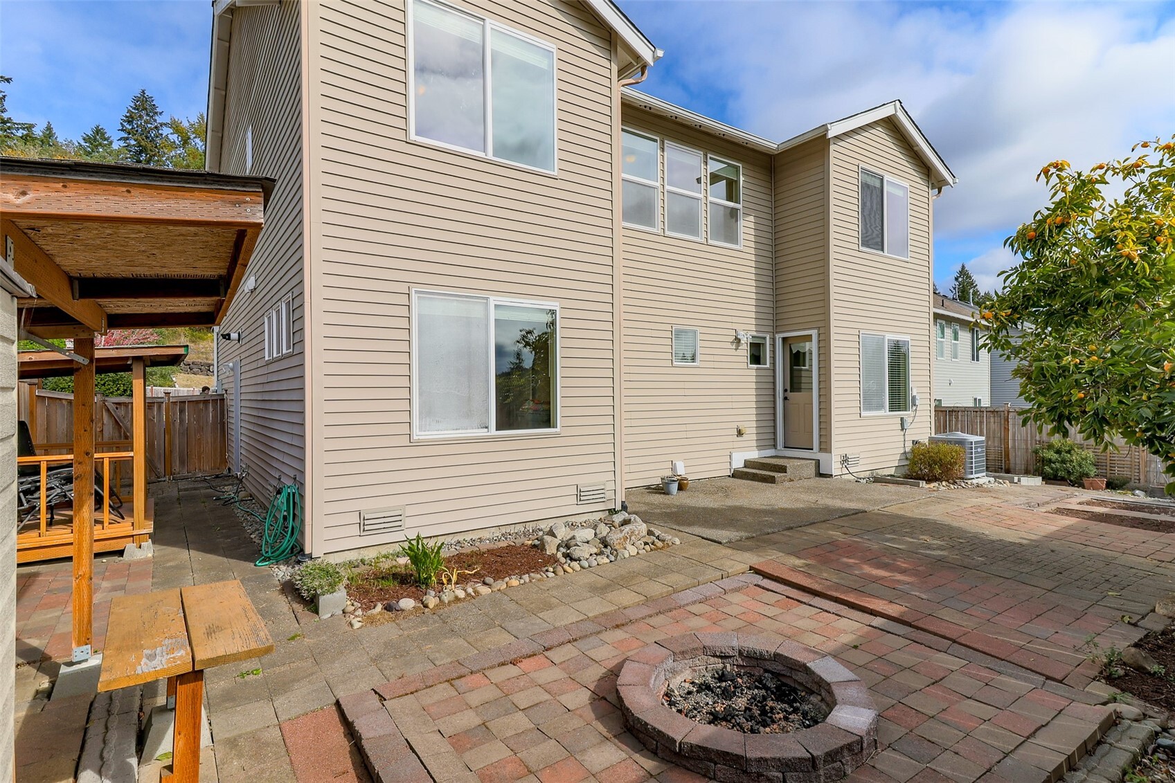 1183 Swan Loop Property Photo 39