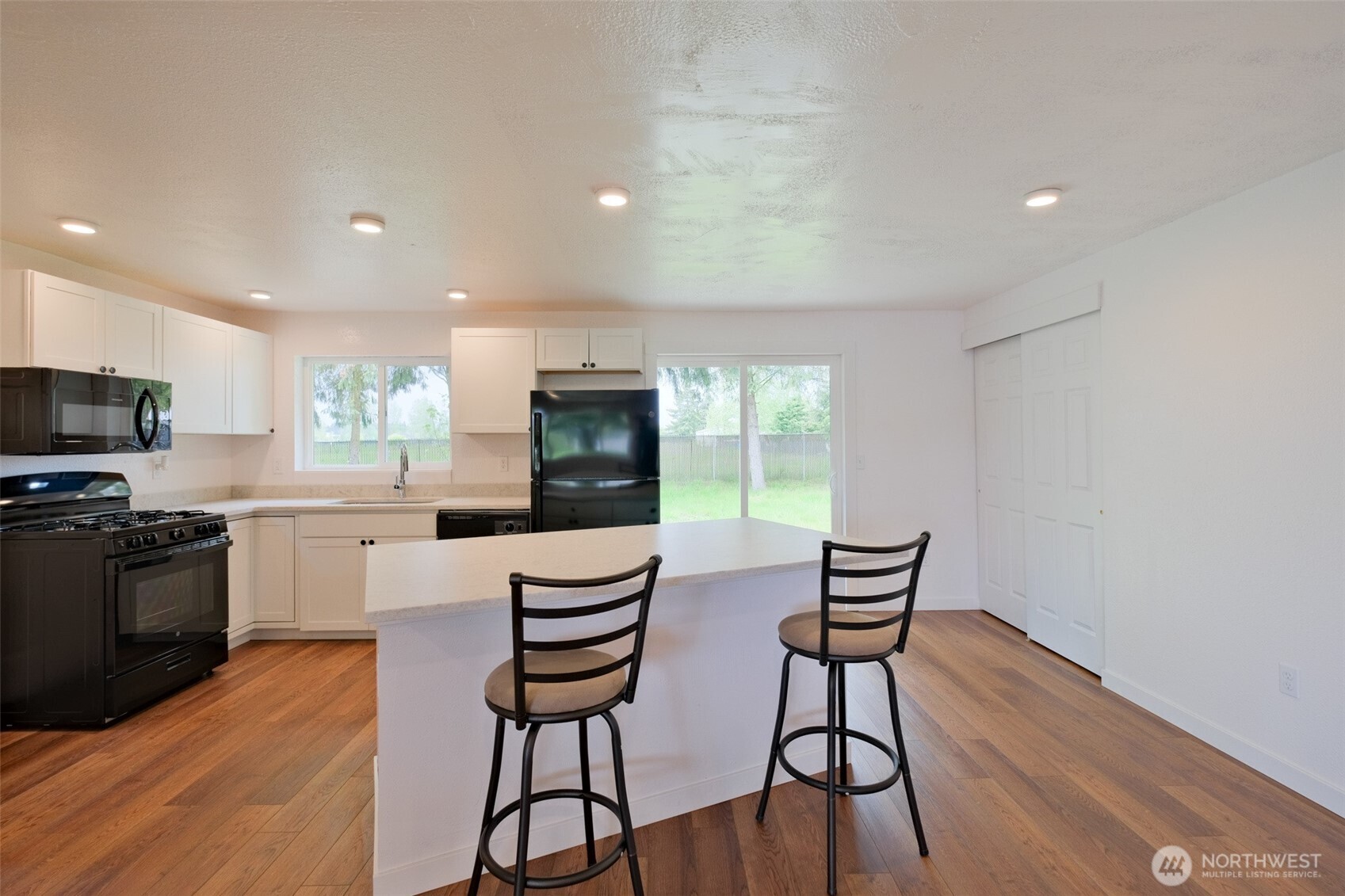 10117 Grove Road Property Photo 8