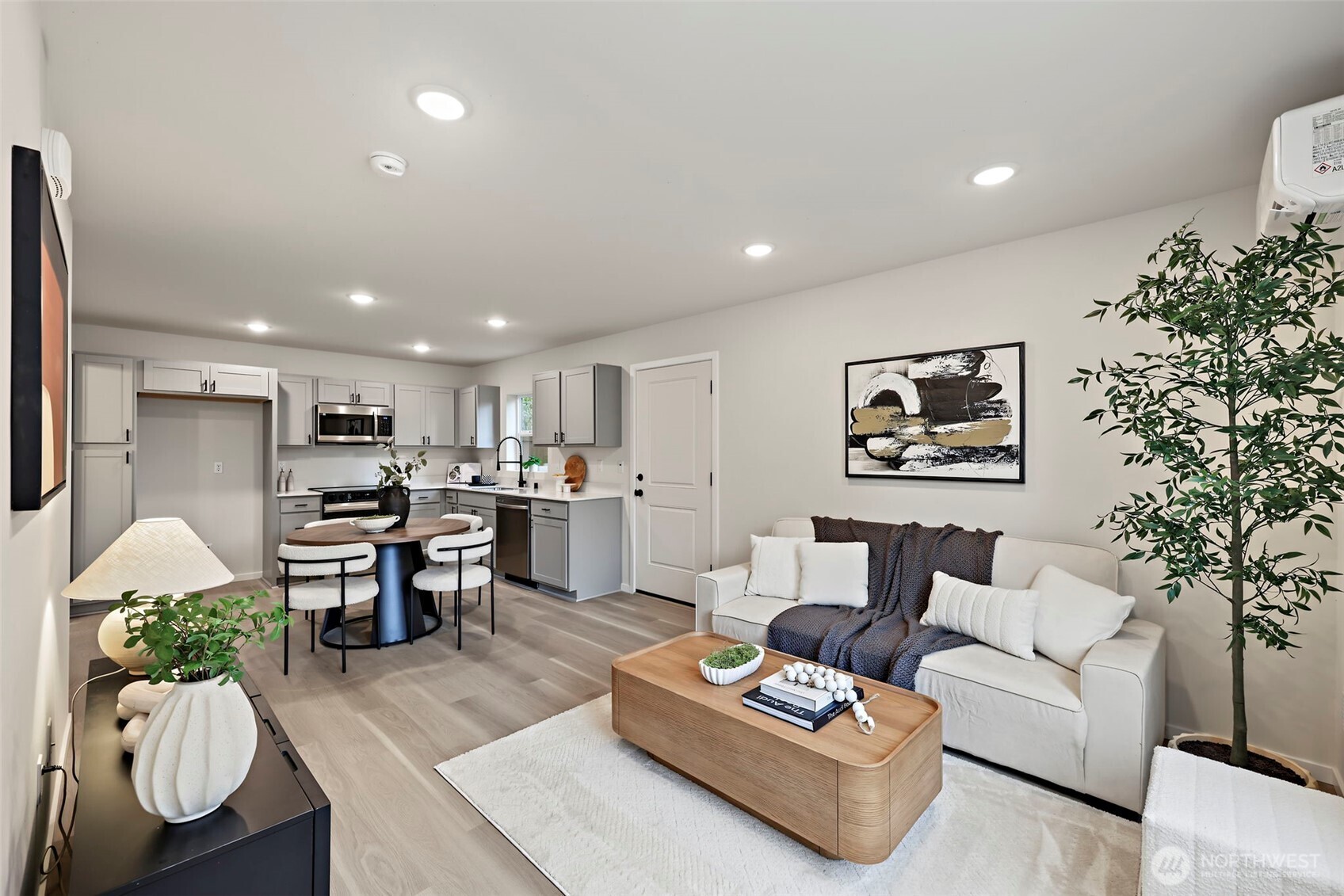 14049 1st Avenue Property Photo 2