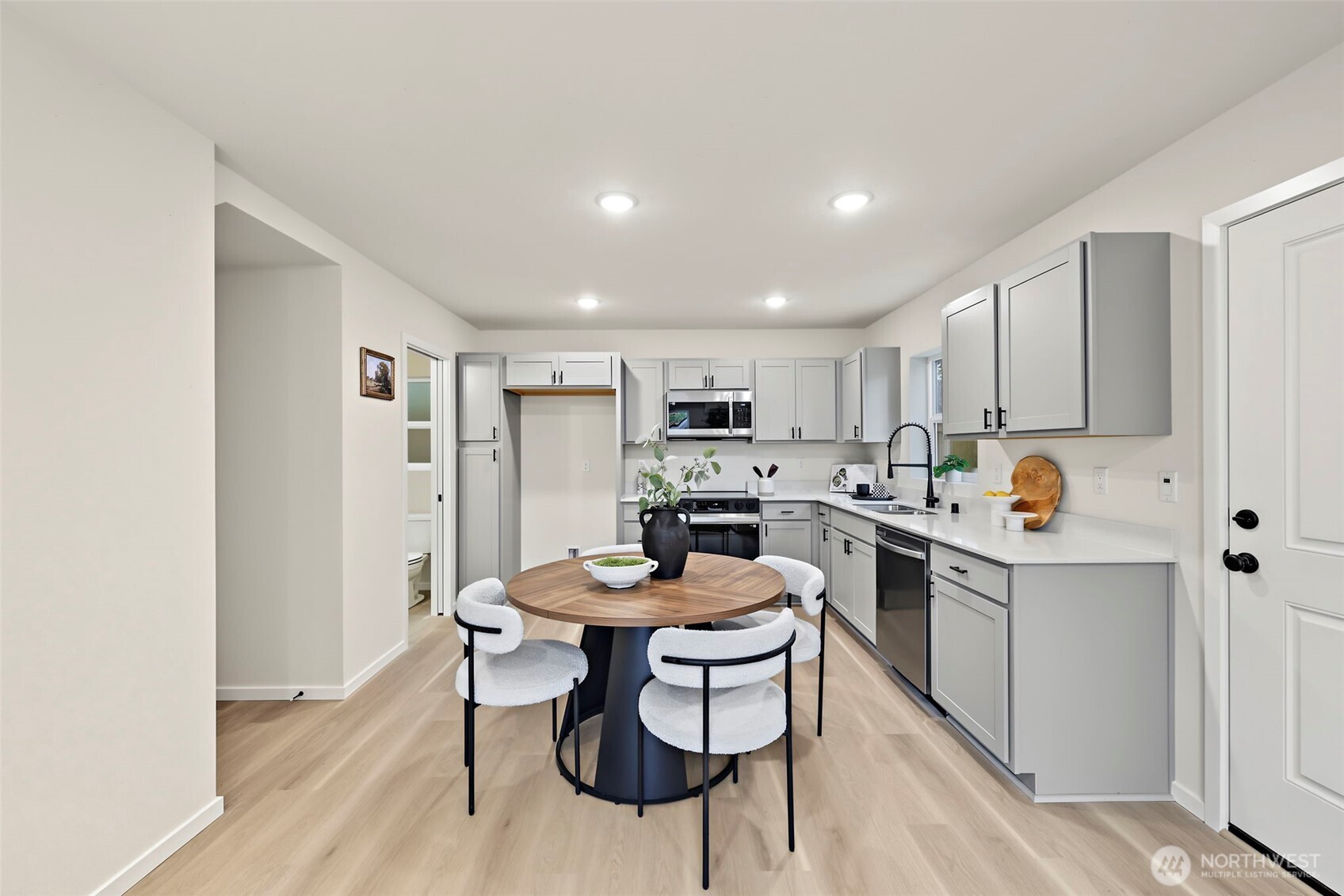 14049 1st Avenue Property Photo 5