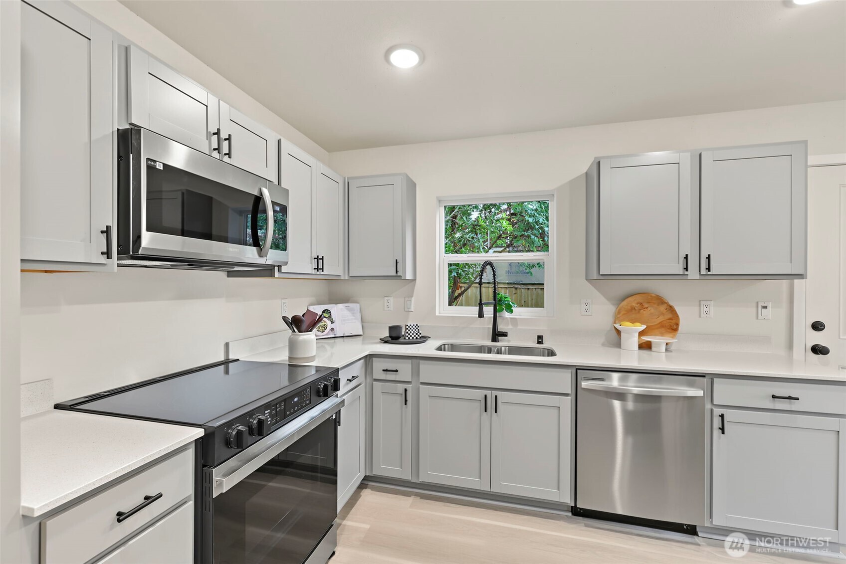 14049 1st Avenue Property Photo 7