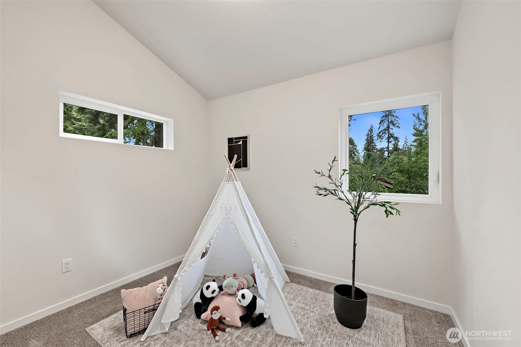 14049 1st Avenue Property Photo 8