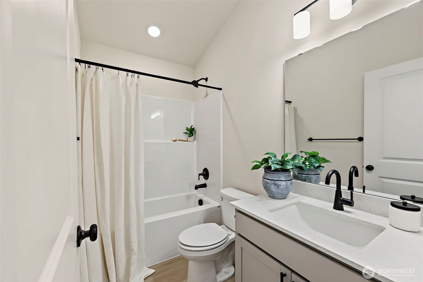 14049 1st Avenue Property Photo 9