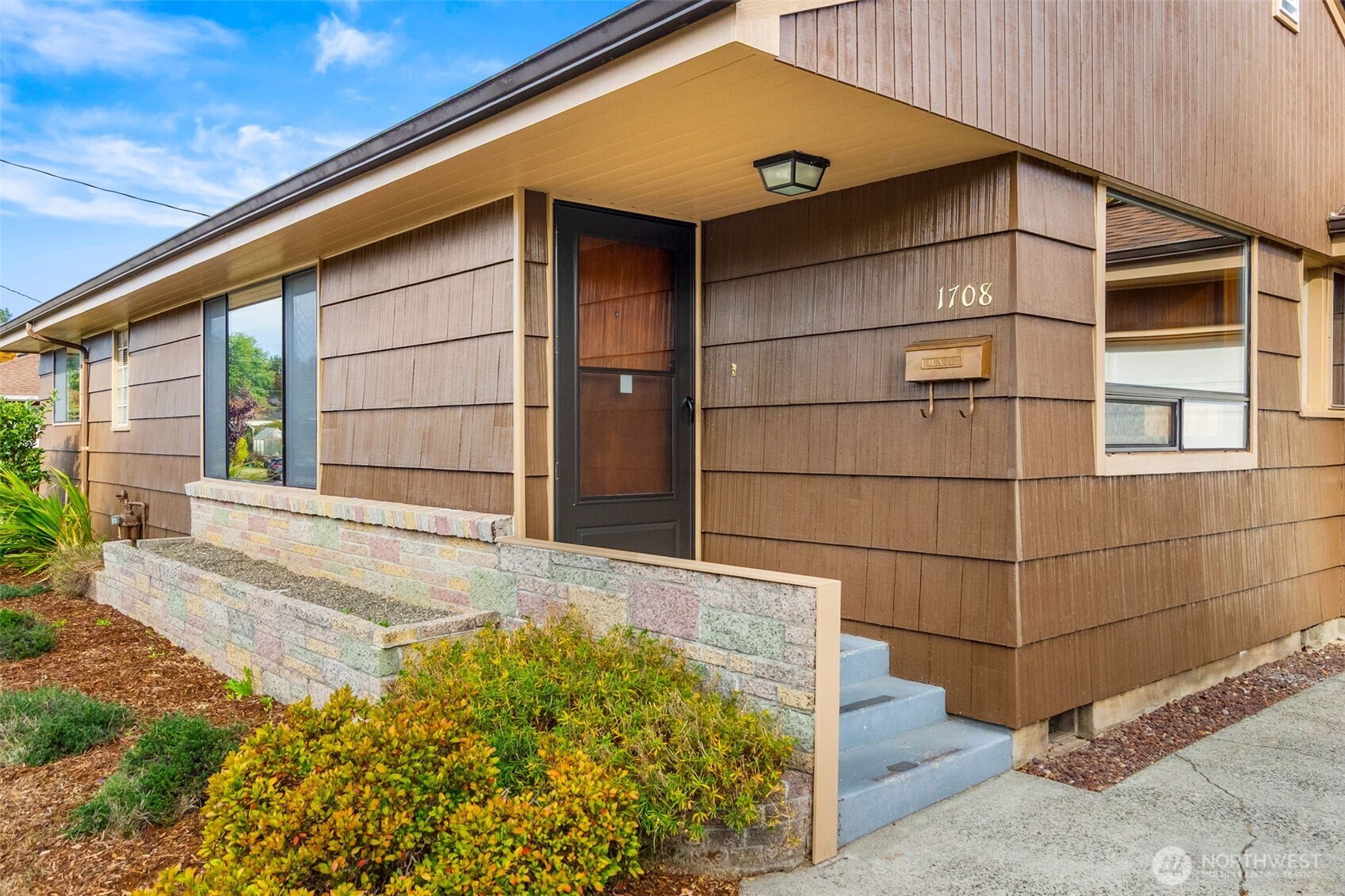 1708 5th Avenue Property Photo 3